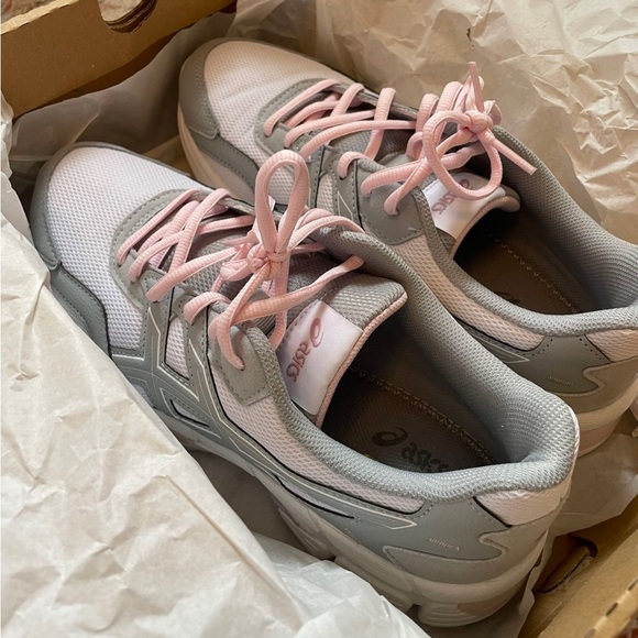 ASIC running shoes - Picture 2 of 4